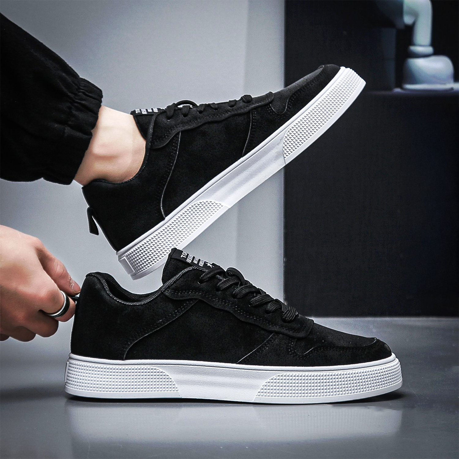 Sidewalk 47 Sneakers