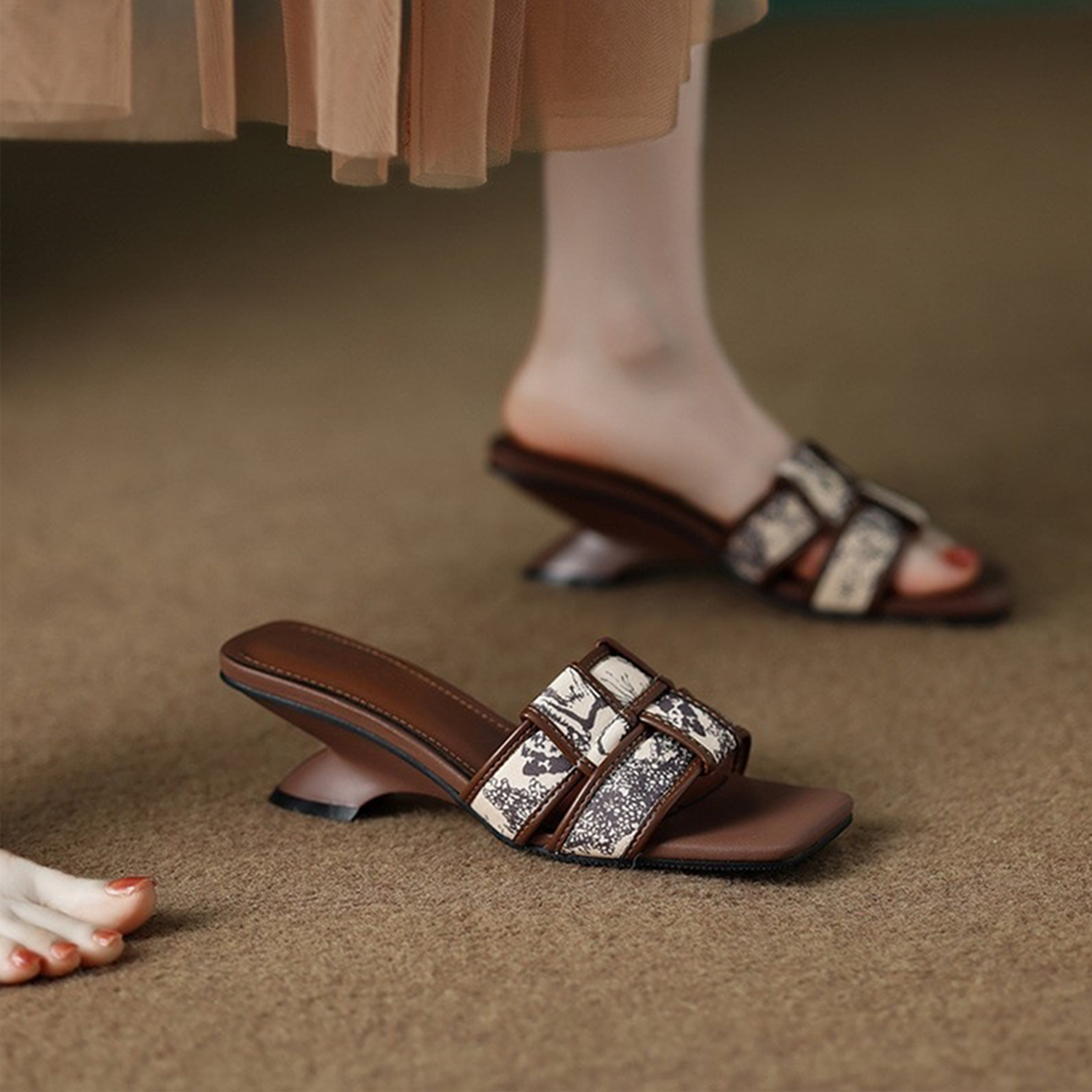 The Lira Arc Heel