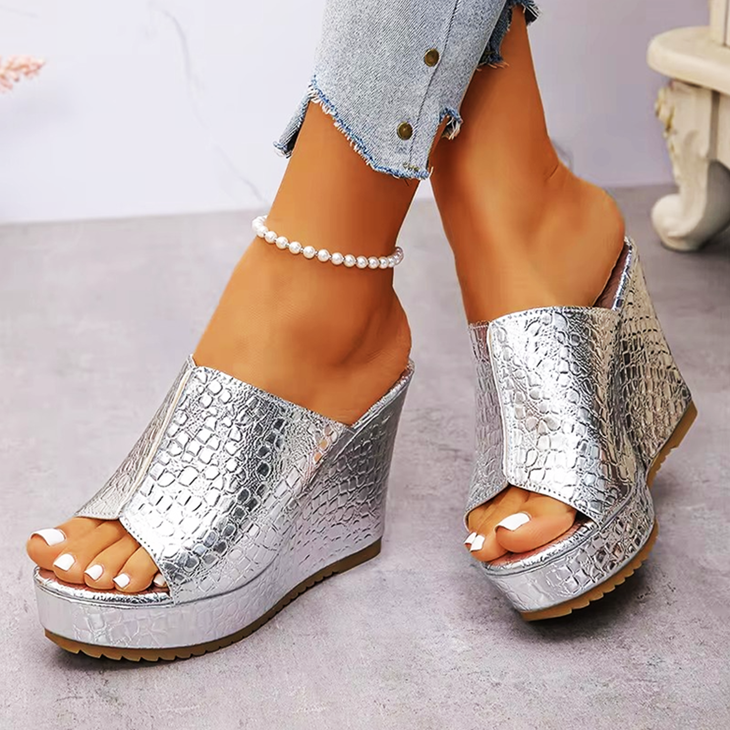LuxeShine Wedge