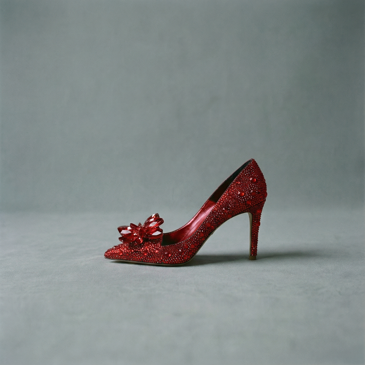 files/freepik__35mm-film-photography-replace-the-black-heel-with-__32873_fa84e696-4b4b-42e6-a05a-6a785928111e.png