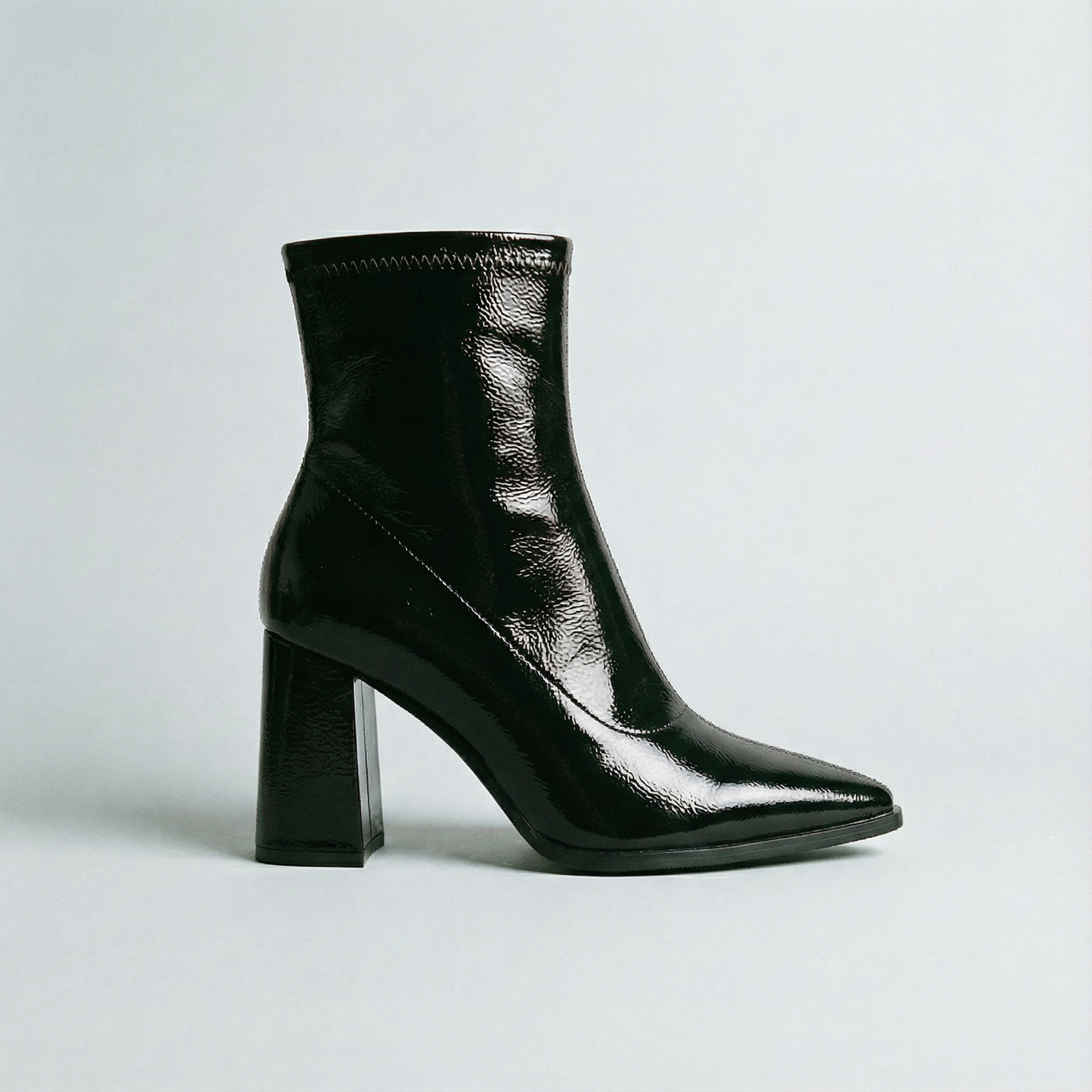 files/freepik__35mm-film-photography-replace-the-brown-boots-in-t__94369.png