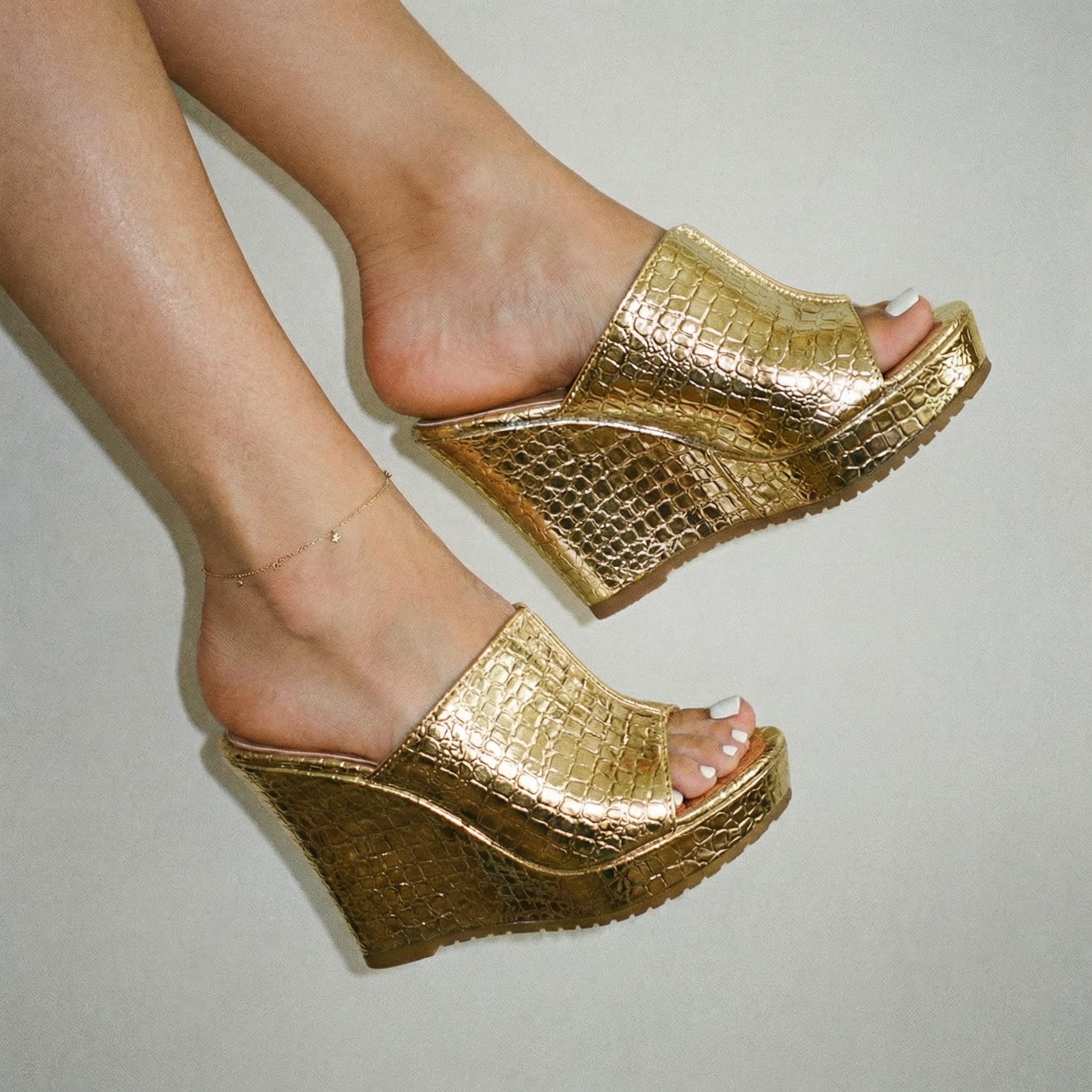 LuxeShine Wedges